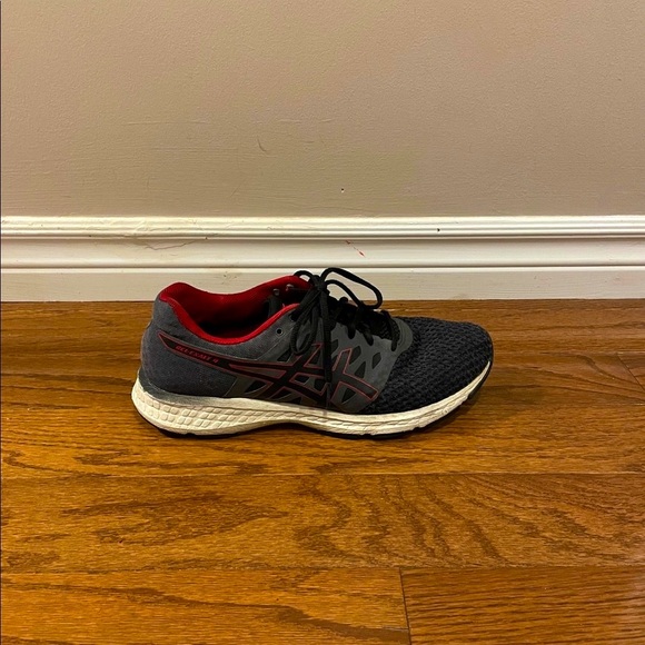 Mens Asics Shoes - Picture 2 of 5